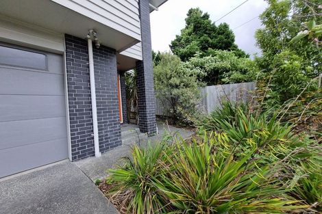 Photo of property in 6b Binsted Road, New Lynn, Auckland, 0600