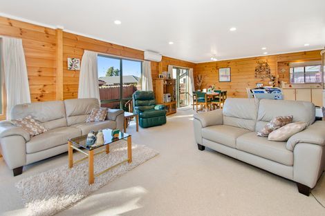 Photo of property in 25 Muirfield Street, Wattle Downs, Auckland, 2103