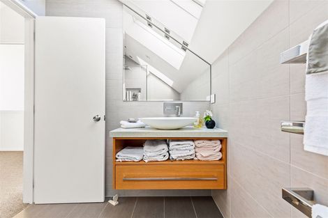 Photo of property in 86a Wiseley Road, West Harbour, Auckland, 0618