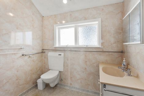 Photo of property in 142 Kelburn Parade, Kelburn, Wellington, 6012