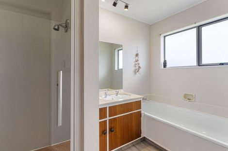 Photo of property in 14 Kempton Place, Richmond Heights, Taupo, 3330