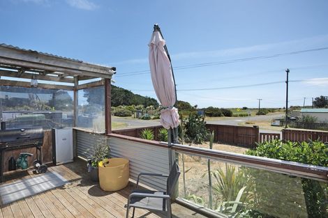 Photo of property in 75 Punga Street, Tangimoana, 4822