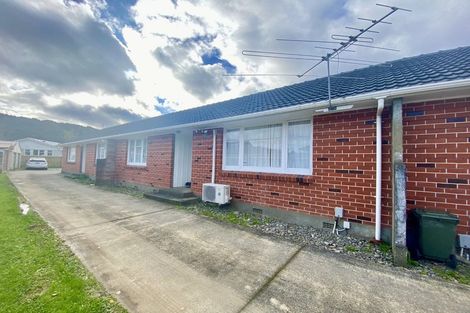 Photo of property in 2/5 Ruahine Street, Trentham, Upper Hutt, 5018