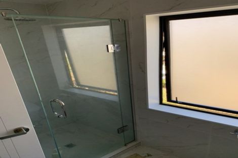 Photo of property in 8 Lilac Lane, Oteha, Auckland, 0632