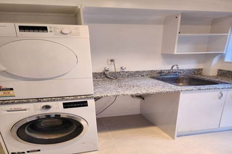 Photo of property in 102 Wiseley Road, West Harbour, Auckland, 0618