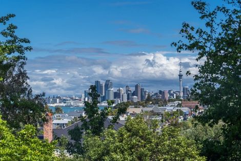 Photo of property in 8 Faulkner Road, Northcote Point, Auckland, 0627