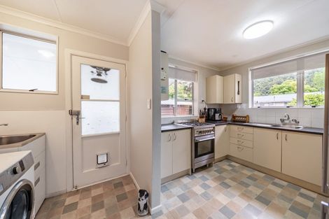 Photo of property in 2/7 Harvard Grove, Totara Park, Upper Hutt, 5018