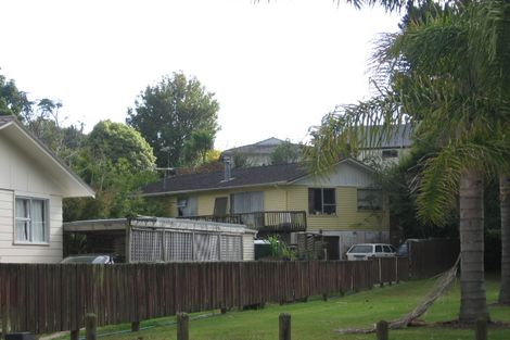Photo of property in 11 Normanton Street, Glenfield, Auckland, 0629