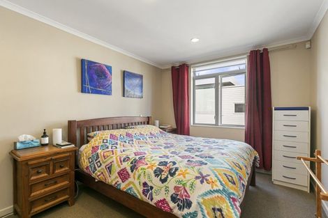 Photo of property in 2/15 Roxburgh Street, Mount Victoria, Wellington, 6011