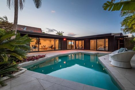 Photo of property in 17a Parr Terrace, Castor Bay, Auckland, 0620