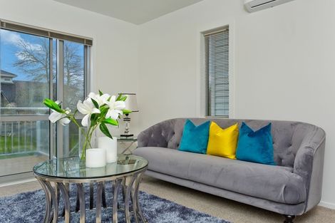 Photo of property in 5/4 John Jennings Drive, Oteha, Auckland, 0632