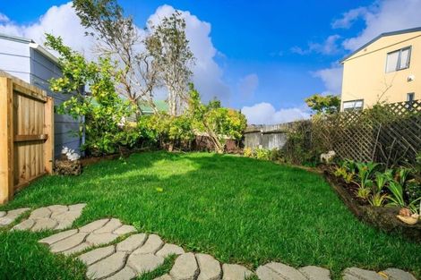 Photo of property in 2/59a Target Road, Totara Vale, Auckland, 0629