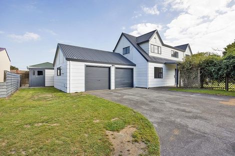 Photo of property in 11 Finer Place, Hawera, 4610