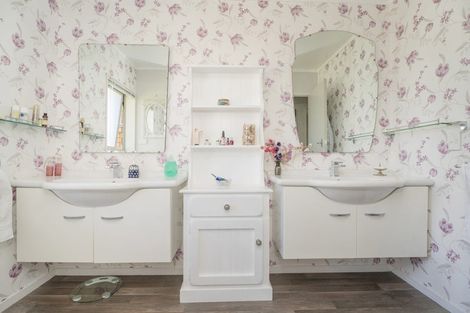 Photo of property in 38 Whitby Avenue, Whitianga, 3510