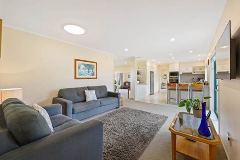 Photo of property in 8 Amesbury Rise, Henderson, Auckland, 0612