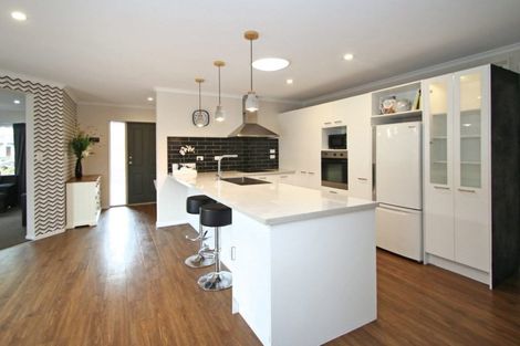 Photo of property in 36 Mcleod Place, Papamoa Beach, Papamoa, 3118