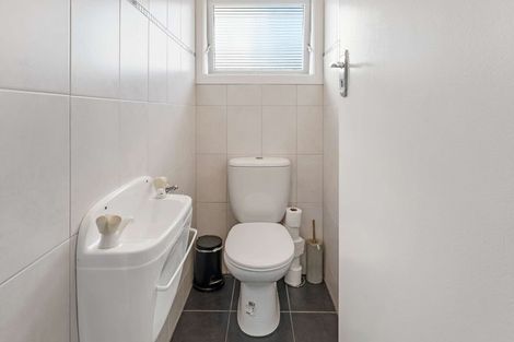 Photo of property in 20 Grove Road, Papakura, 2110