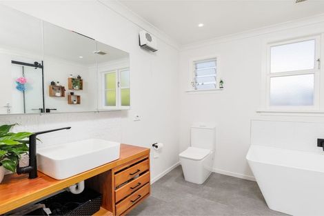 Photo of property in 35 Rhodes Street, Waimate, 7924