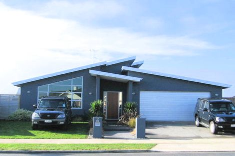 Photo of property in 24 Coleraine Drive, Rototuna, Hamilton, 3210