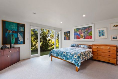 Photo of property in 867 West Coast Road, Oratia, Auckland, 0604