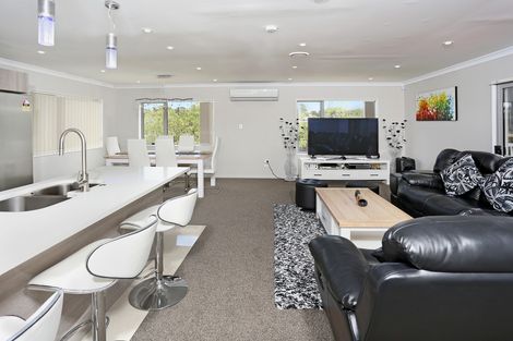 Photo of property in 16a Cedar Heights Avenue, Massey, Auckland, 0614