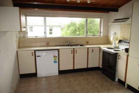 Photo of property in 98 Gossamer Drive, Pakuranga Heights, Auckland, 2010