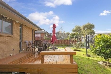 Photo of property in 1/4 Jillteresa Crescent, Half Moon Bay, Auckland, 2012