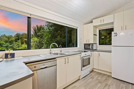 Photo of property in 705 Scenic Drive, Henderson Valley, Auckland, 0612