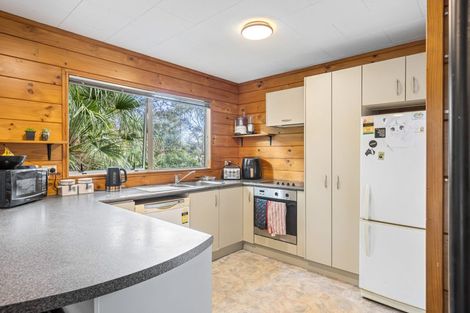 Photo of property in 46 Easton Park Parade, Glenfield, Auckland, 0629