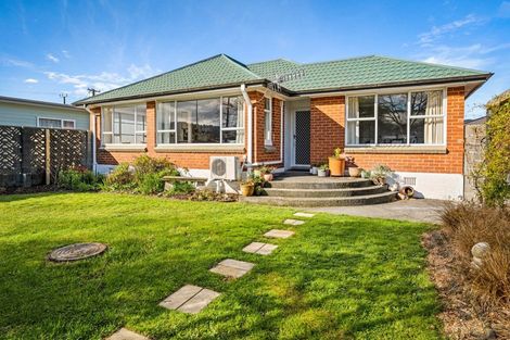 Photo of property in 3 Hikurangi Street, Te Atatu Peninsula, Auckland, 0610