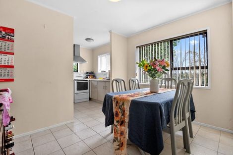 Photo of property in 2/99 Prince Regent Drive, Half Moon Bay, Auckland, 2012