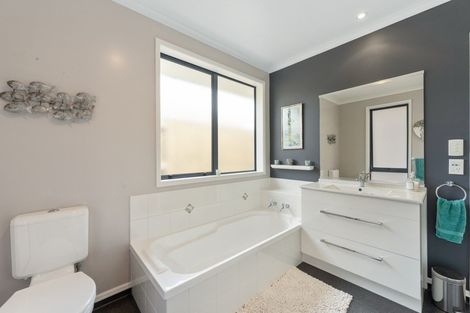 Photo of property in 82 Sterling Gate Drive, Bethlehem, Tauranga, 3110