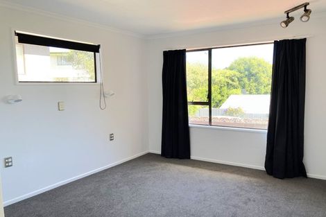 Photo of property in 28 Mamaku Street, Paraparaumu, 5032