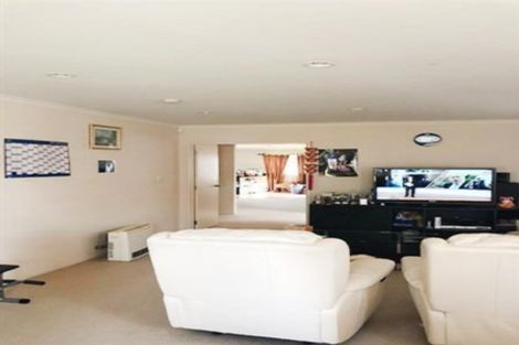 Photo of property in 21 Heidi Crescent, Flat Bush, Auckland, 2016