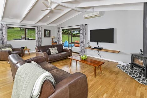 Photo of property in 37 Dye Access Road, Kaukapakapa, 0871