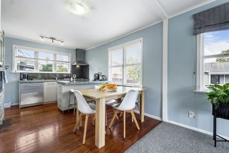 Photo of property in 1/62 Roberts Road, Glenfield, Auckland, 0629