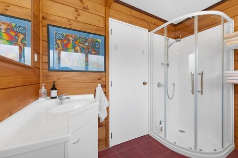 Photo of property in 69 Spence Road, Henderson, Auckland, 0612