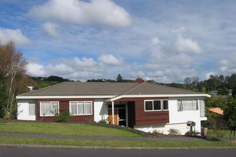 Photo of property in 14 Woodfern Crescent, Titirangi, Auckland, 0604