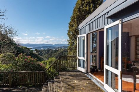 Photo of property in 33 Harbour View Road, Northland, Wellington, 6012