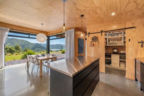 Photo of property in 1424 Queen Charlotte Drive, Linkwater, 7281