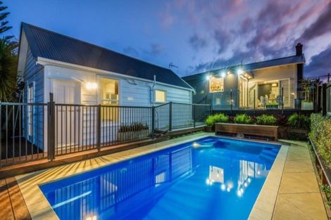 Photo of property in 77 Warnock Street, Westmere, Auckland, 1022
