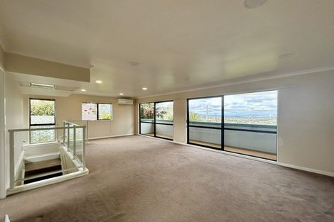 Photo of property in 1/136 Sunset Road, Unsworth Heights, Auckland, 0632