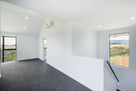 Photo of property in 54 Sardinia Grove, Fitzherbert, Palmerston North, 4410