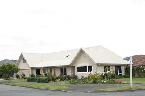 Photo of property in 2 Brackenfield Place, Parklands, Christchurch, 8083
