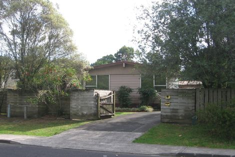 Photo of property in 15 Normanton Street, Glenfield, Auckland, 0629