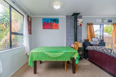 Photo of property in 2/5 Eulogy Place, Randwick Park, Auckland, 2105