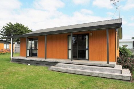 Photo of property in 66 Park Avenue, Waitarere Beach, Levin, 5510