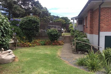 Photo of property in 42 Archibald Road, Kelston, Auckland, 0602