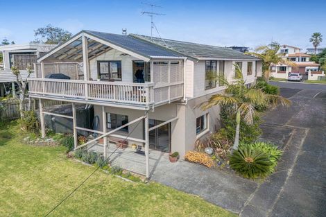 Photo of property in 124 Pacific Parade, Army Bay, Whangaparaoa, 0930