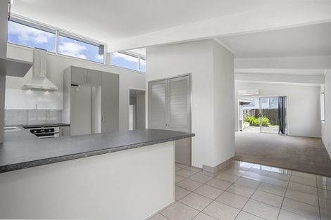 Photo of property in 58 Cascades Road, Pakuranga Heights, Auckland, 2010